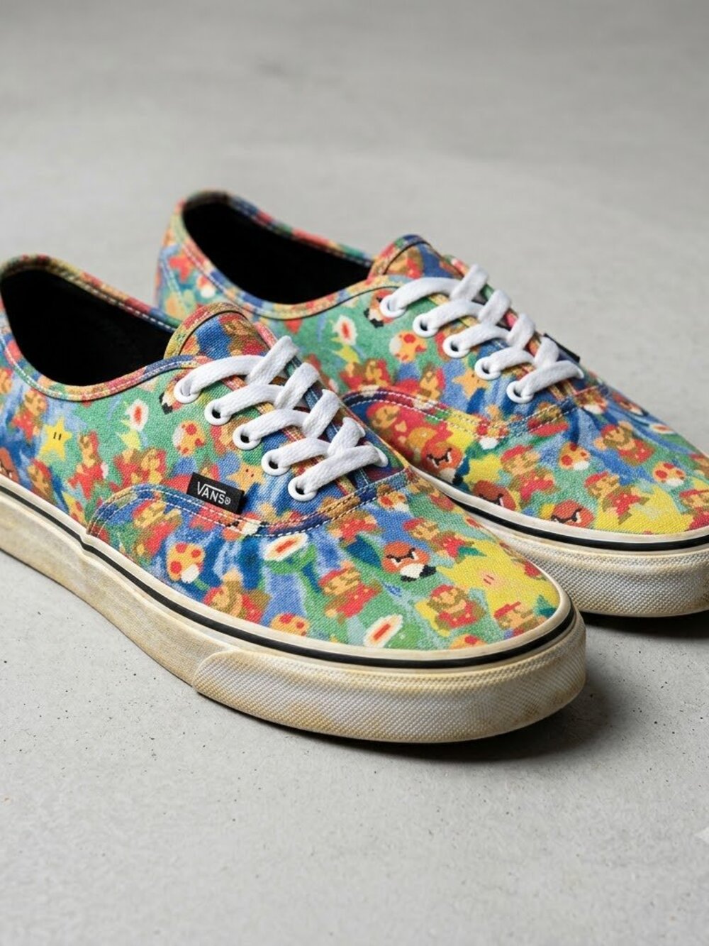 VANS Nintendo x Authentic Super Mario Bros size 11.5